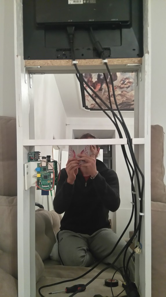 Magic Mirror with a motion detector – HELENTRONICA